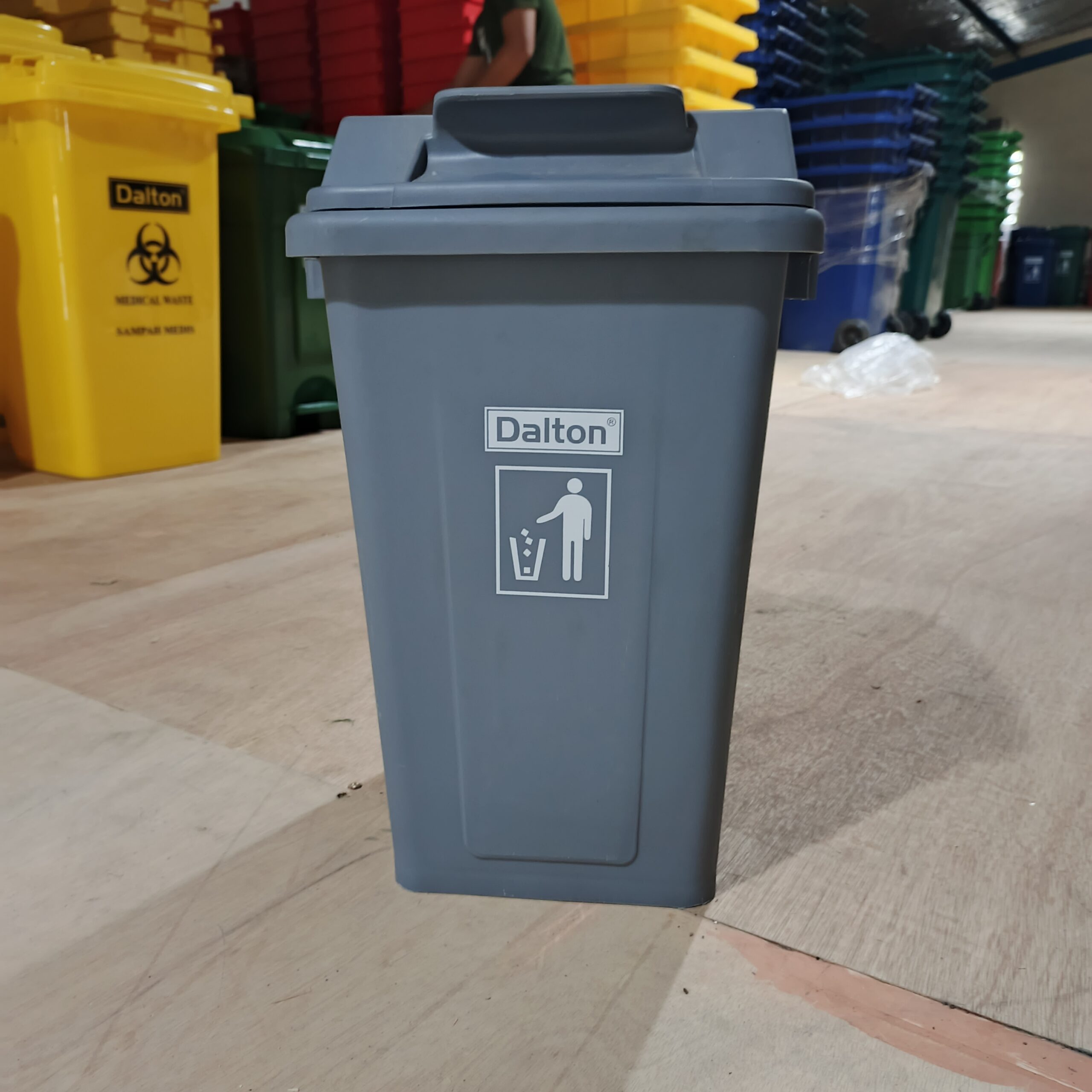 Tempat Sampah Dalton 30 Liter Plastik HDPE Tempat Sampah Dalton 30 Liter Plastik HDPE - Gambar 6